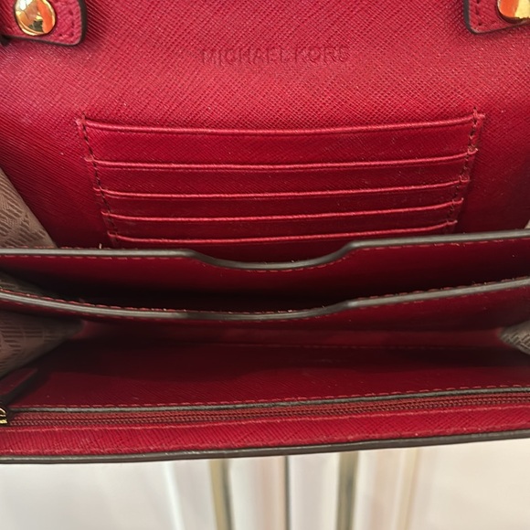 Genuine Michael Kors Phone Crossbody Handbag Multifunctional Small Red Gold Tone - Picture 7 of 8
